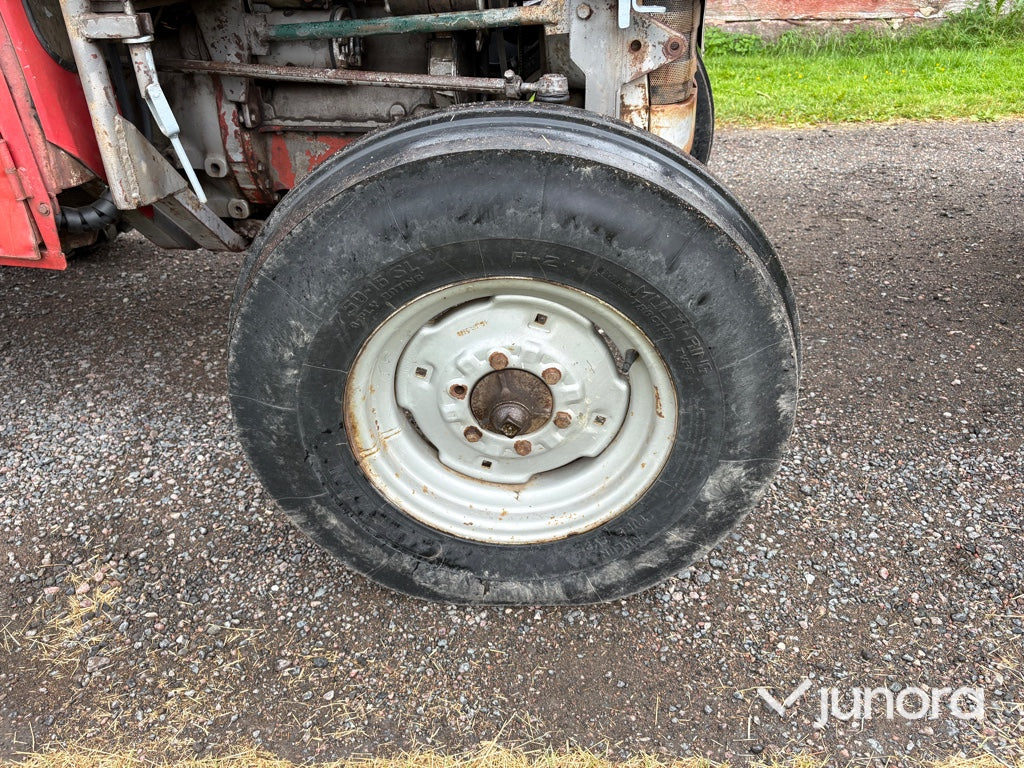 Traktor - Massey Ferguson 135 med frontlastare