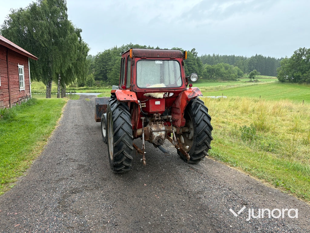 Traktor - Massey Ferguson 135 med frontlastare