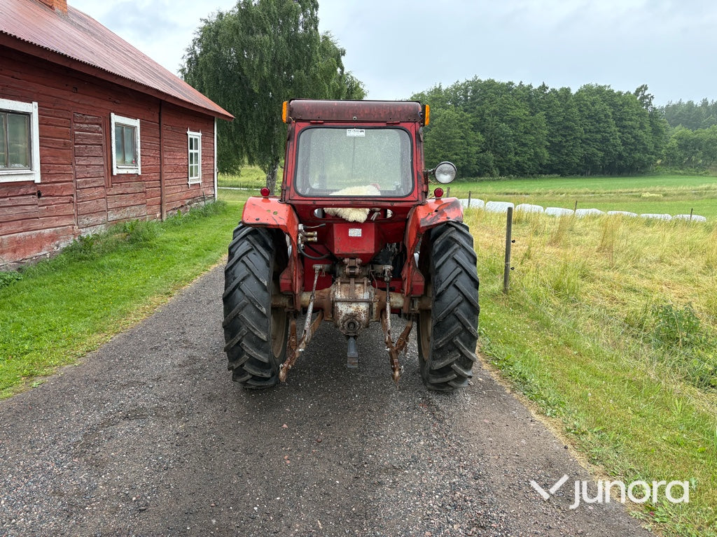 Traktor - Massey Ferguson 135 med frontlastare
