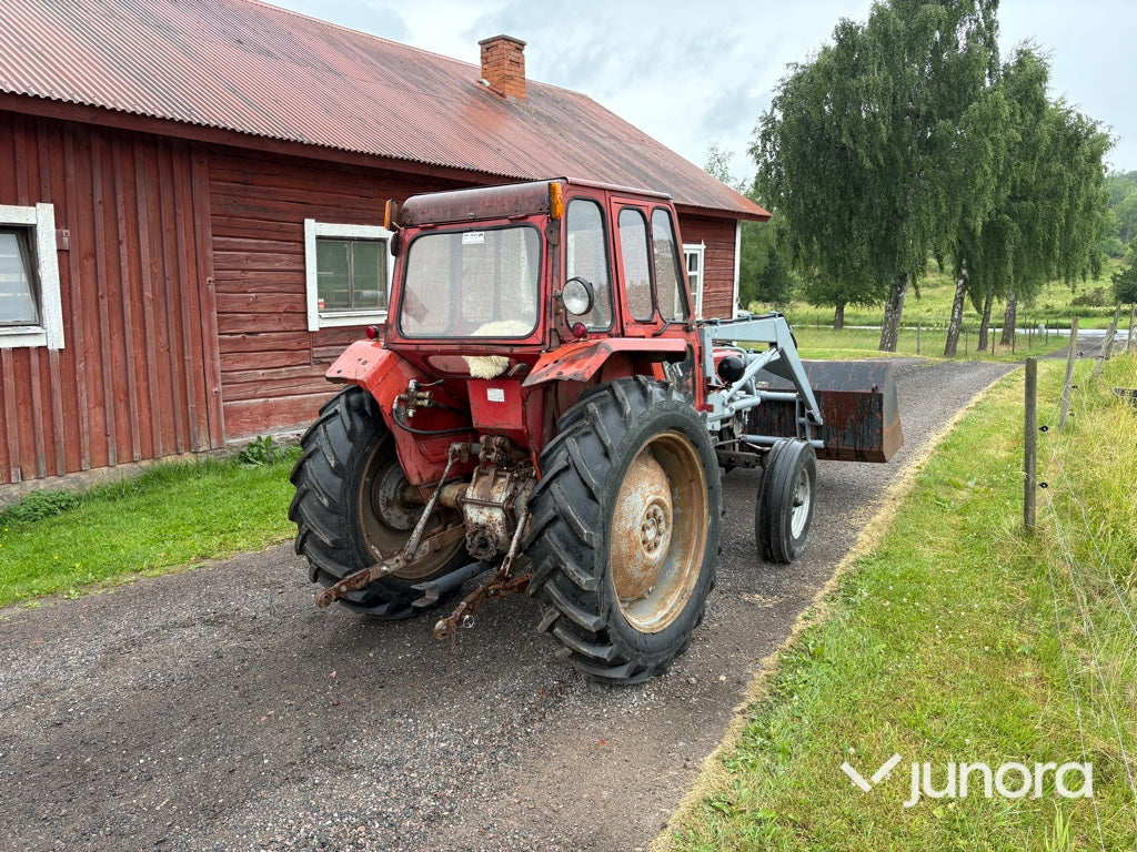 Traktor - Massey Ferguson 135 med frontlastare