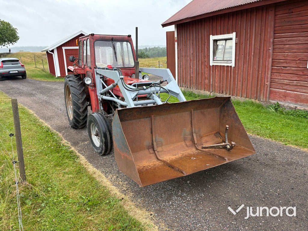 Traktor - Massey Ferguson 135 med frontlastare