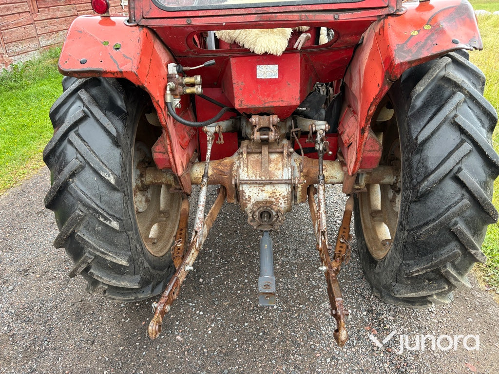 Traktor - Massey Ferguson 135 med frontlastare