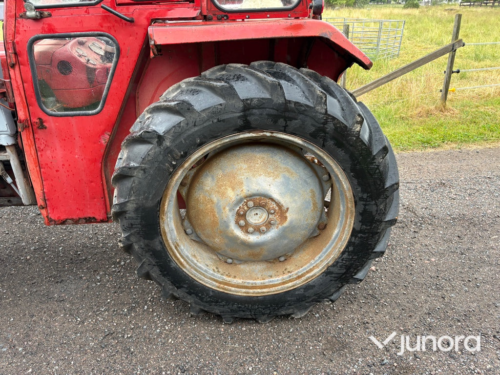 Traktor - Massey Ferguson 135 med frontlastare