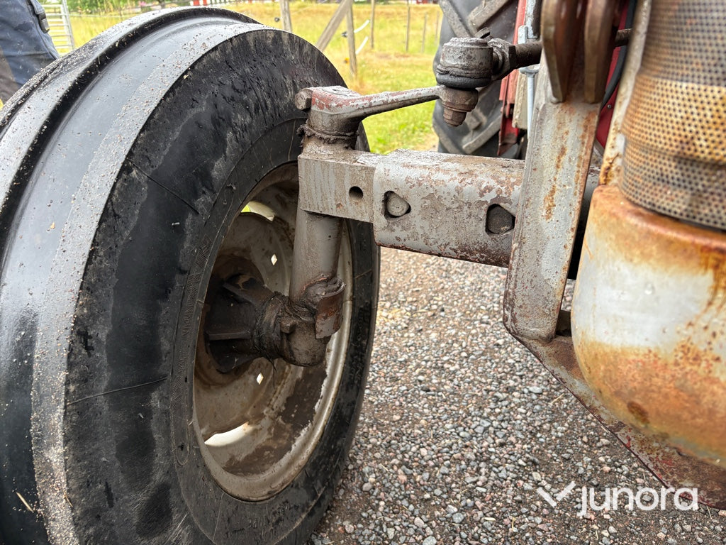 Traktor - Massey Ferguson 135 med frontlastare