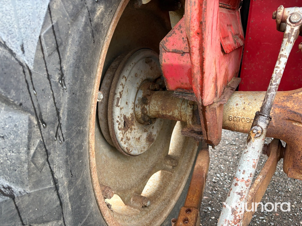 Traktor - Massey Ferguson 135 med frontlastare