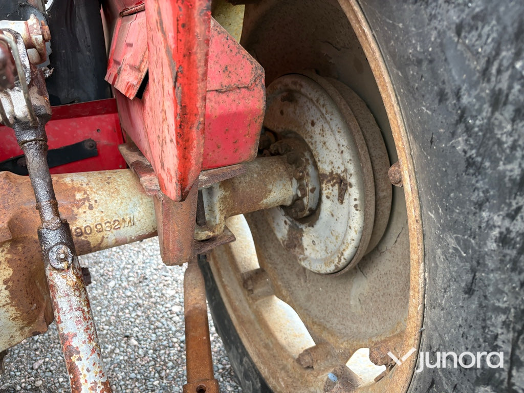 Traktor - Massey Ferguson 135 med frontlastare