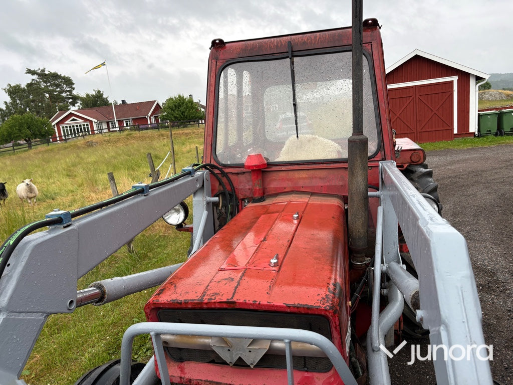 Traktor - Massey Ferguson 135 med frontlastare