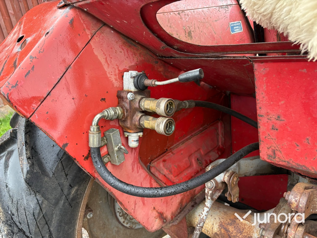 Traktor - Massey Ferguson 135 med frontlastare