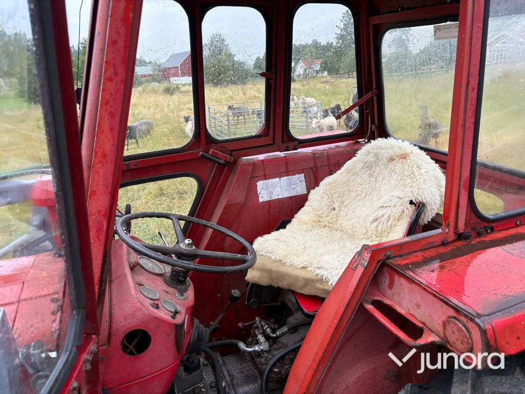 Traktor - Massey Ferguson 135 med frontlastare