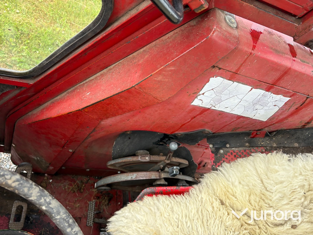 Traktor - Massey Ferguson 135 med frontlastare