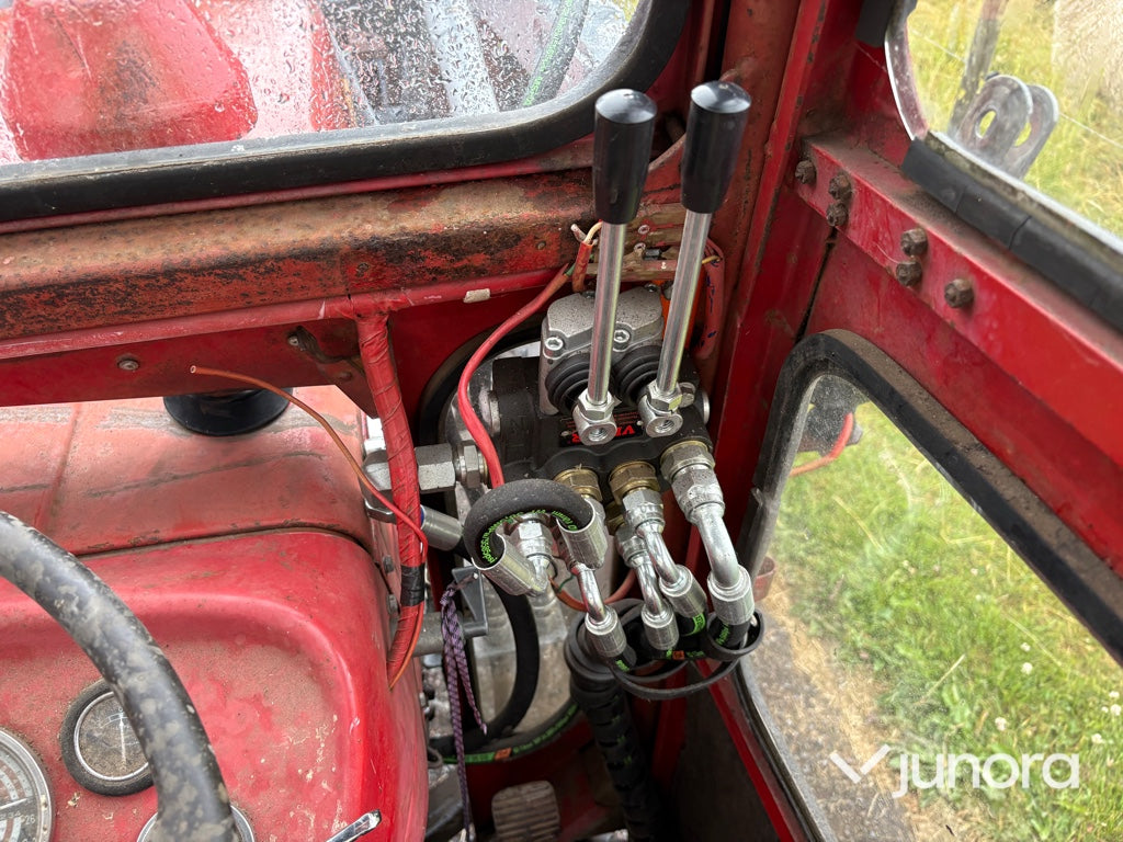 Traktor - Massey Ferguson 135 med frontlastare