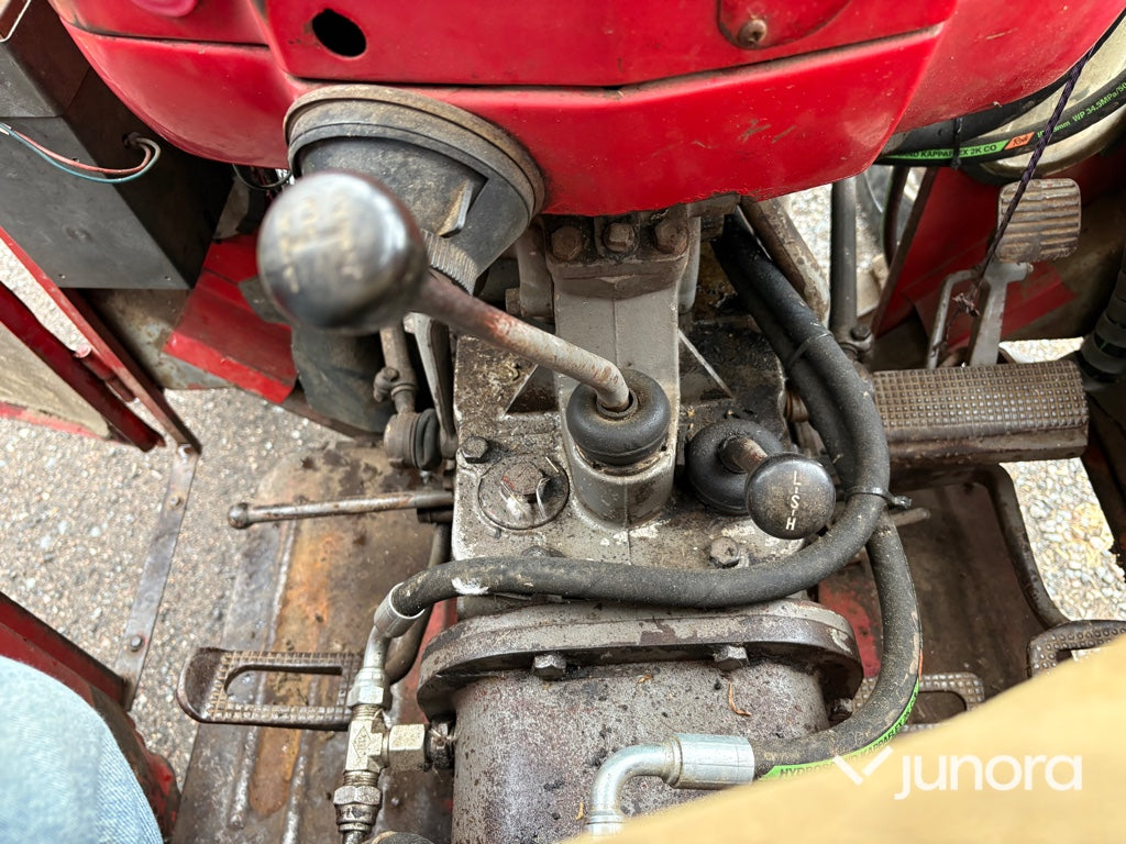 Traktor - Massey Ferguson 135 med frontlastare