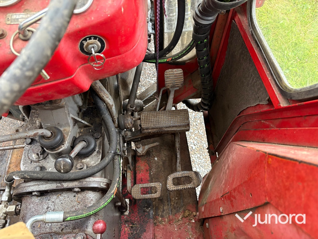 Traktor - Massey Ferguson 135 med frontlastare