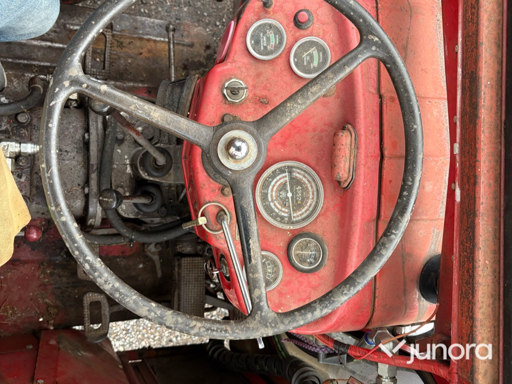 Traktor - Massey Ferguson 135 med frontlastare