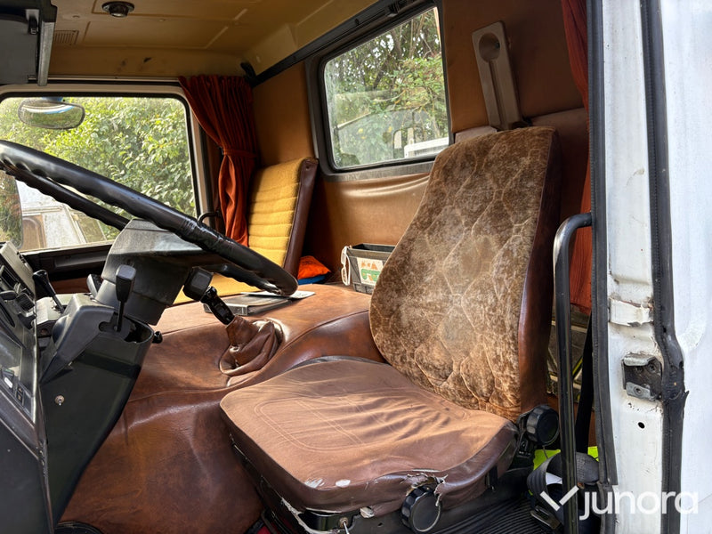 Lastbil Scania P92H 4X2 med lyftkran