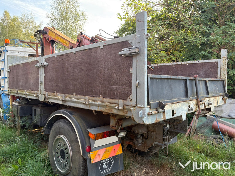Lastbil Scania P92H 4X2 med lyftkran
