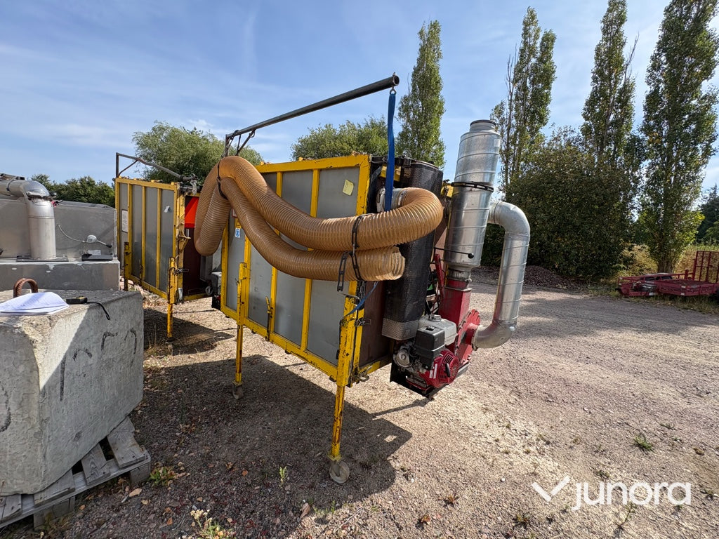 Lövsug med tippcontainer – Honda-motor