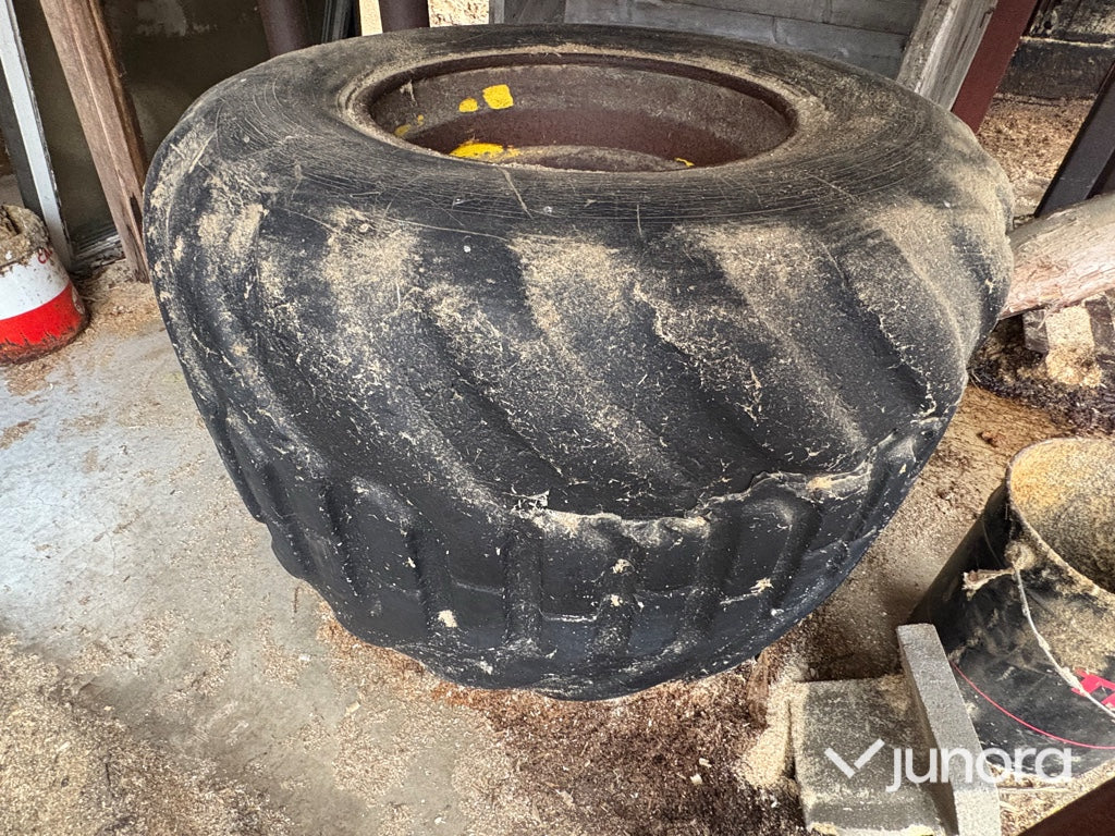 Reservhjul + fälg - John Deer 810 Skotare