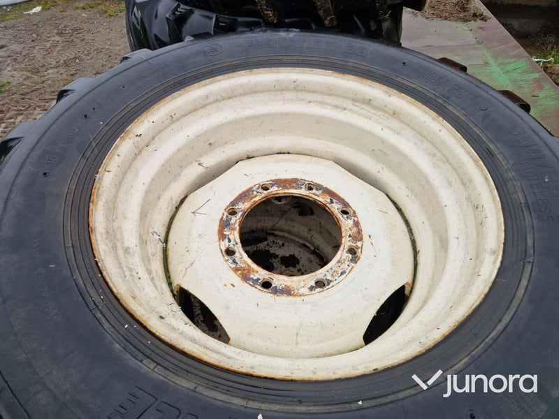 Däck + Fälg - Traktor, Valmet 6400