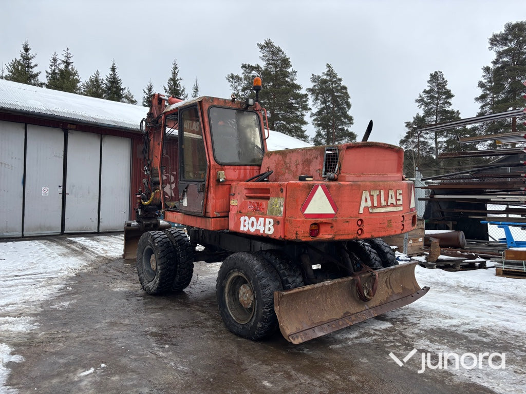 Hjulgrävare - Atlas 1304B med Rototilt och redskap