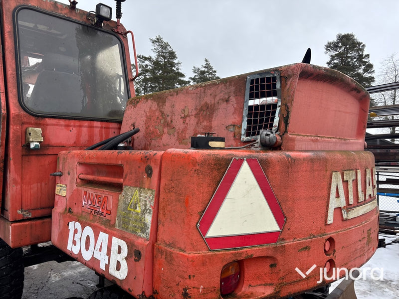 Hjulgrävare - Atlas 1304B med Rototilt och redskap