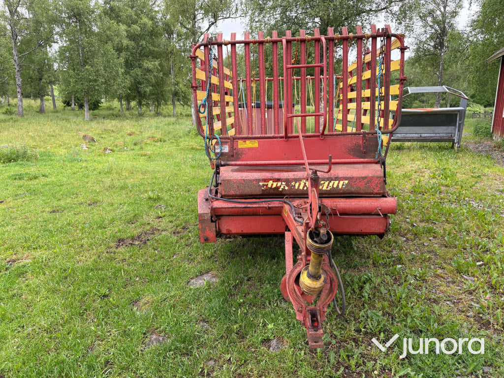 Självlastarvagn Strautmann