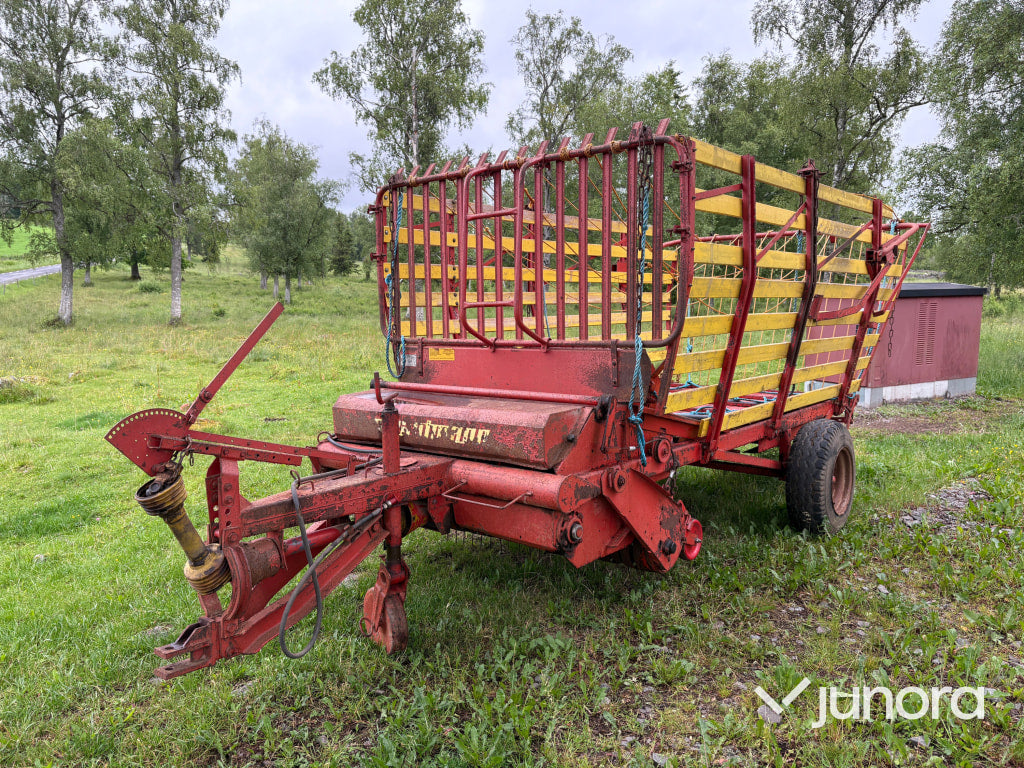 Självlastarvagn Strautmann