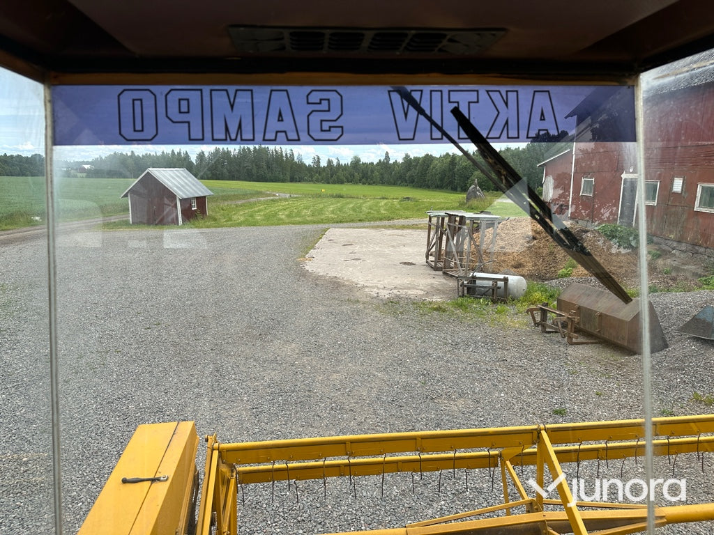 Skördetröska - Aktiv Sampo 680
