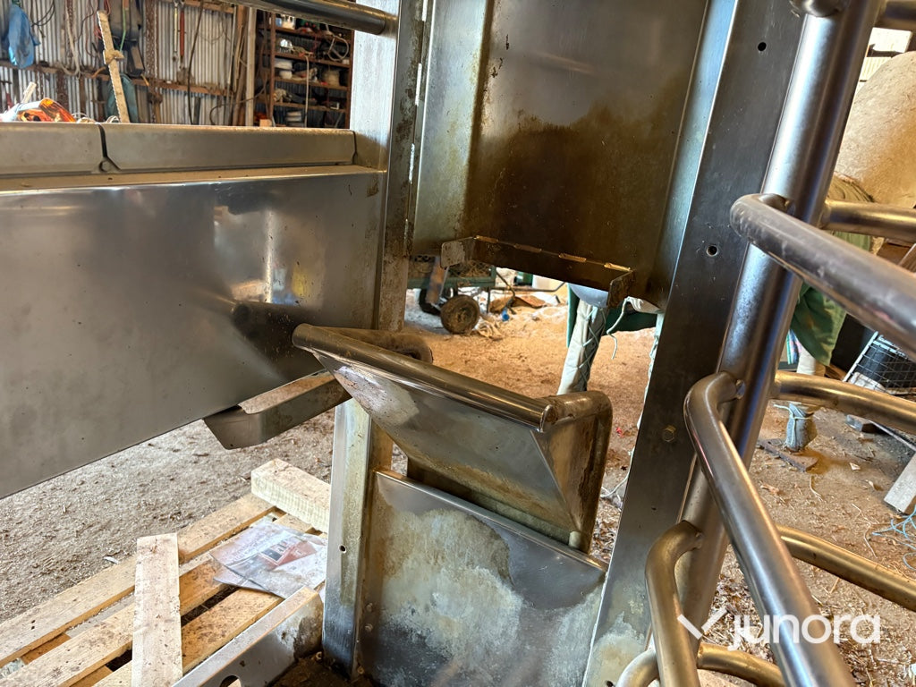 Mjölkrobot - DeLaval, VMS, Milking station vänster