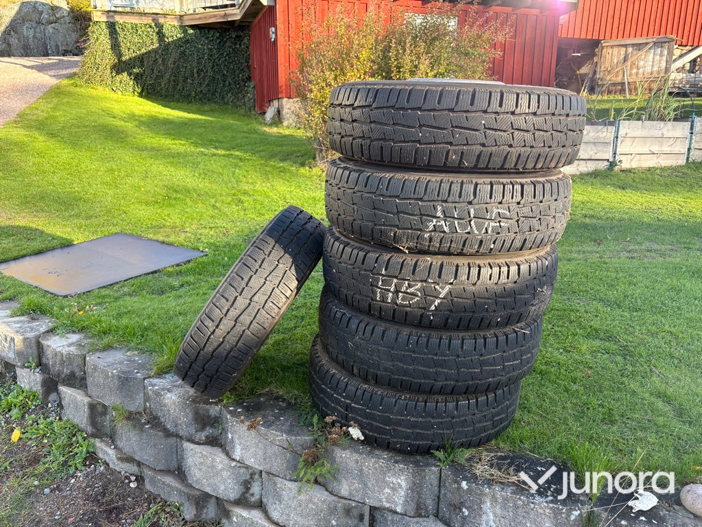 C-däck Michelin 205/75R16C med fälg