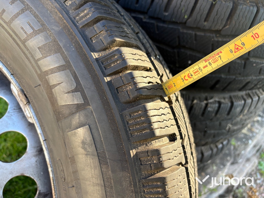 C-däck Michelin 205/75R16C med fälg