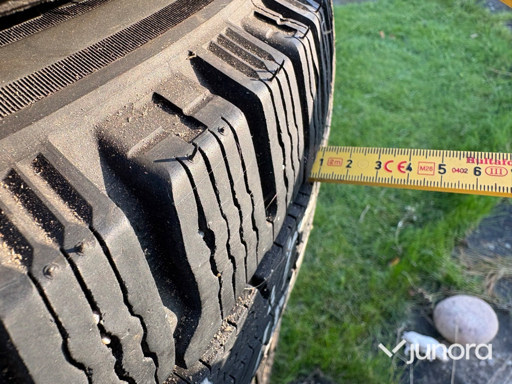 C-däck Michelin 205/75R16C med fälg