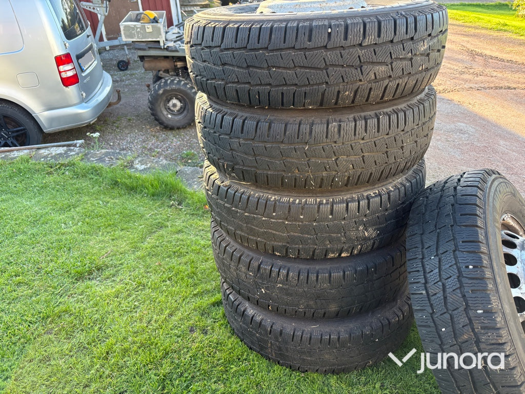 C-däck Michelin 205/75R16C med fälg