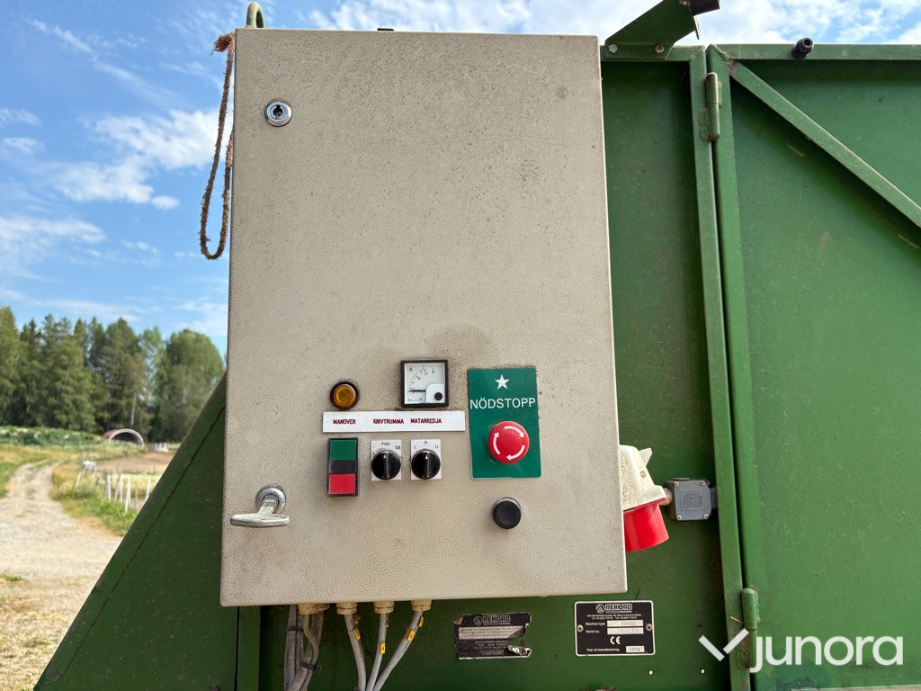 Rundbalsrivare med buffertbord
