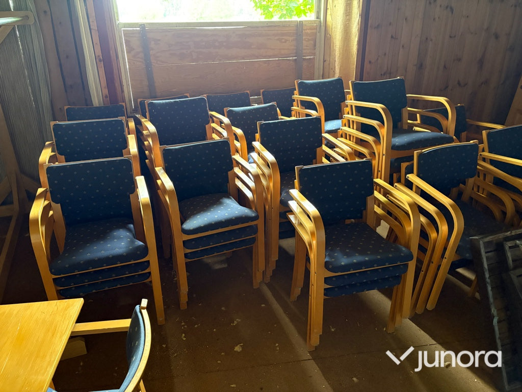 Parti med konferensbord och stolar – 30 bord & 60 stolar