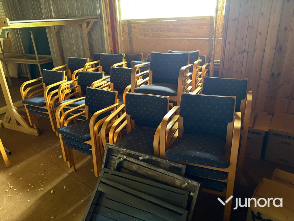 Parti med konferensbord och stolar – 30 bord & 60 stolar