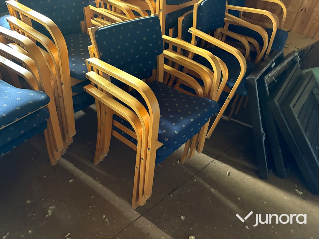 Parti med konferensbord och stolar – 30 bord & 60 stolar