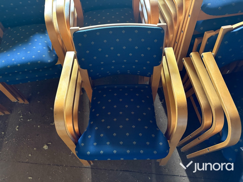 Parti med konferensbord och stolar – 30 bord & 60 stolar