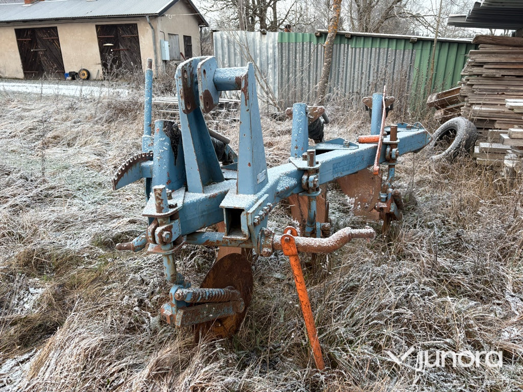 Treskärig plog - Överum