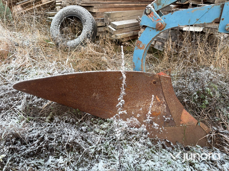 Treskärig plog - Överum