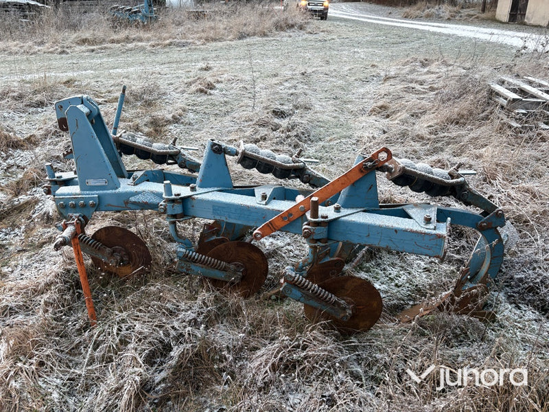 Treskärig plog - Överum