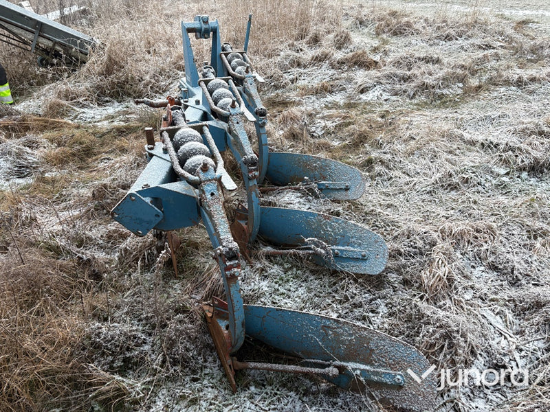 Treskärig plog - Överum