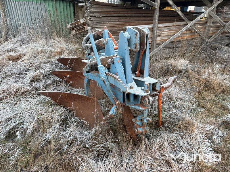 Treskärig plog - Överum