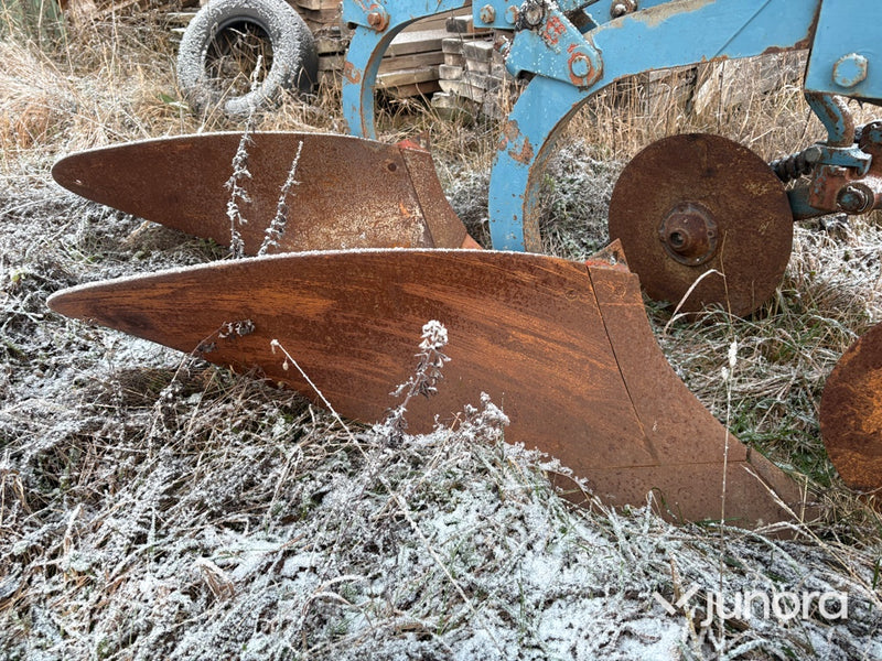 Treskärig plog - Överum