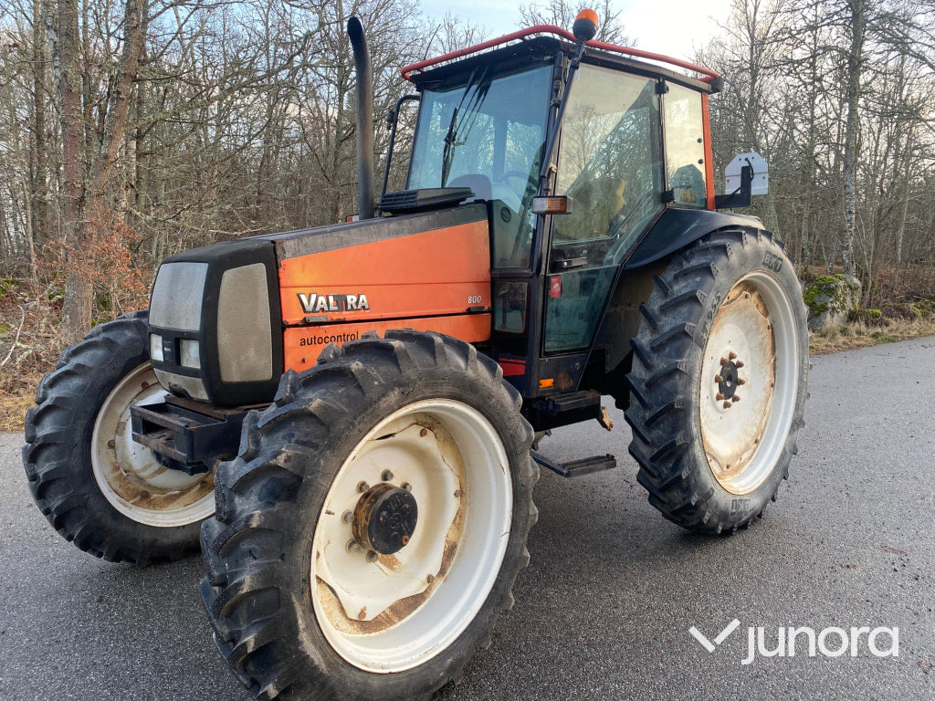 Traktor – Valtra Valmet 800 (2001)