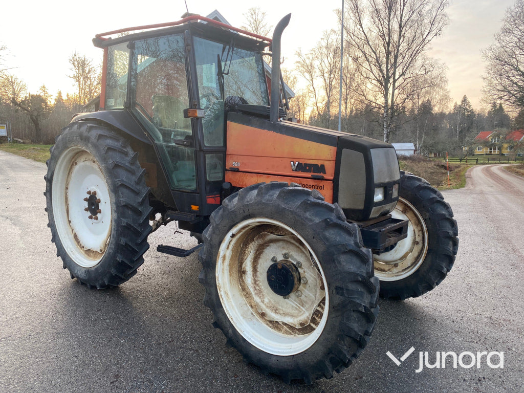 Traktor – Valtra Valmet 800 (2001)