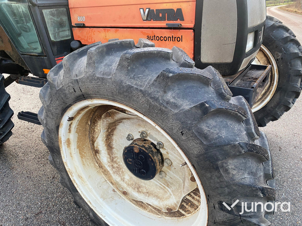 Traktor – Valtra Valmet 800 (2001)