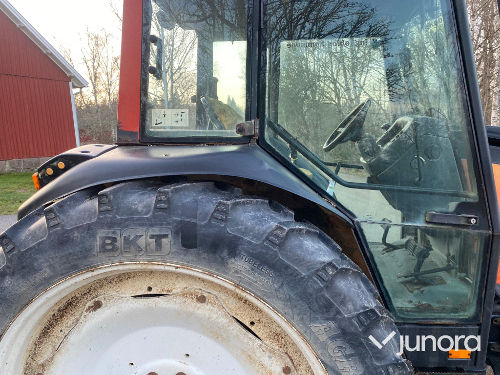 Traktor – Valtra Valmet 800 (2001)