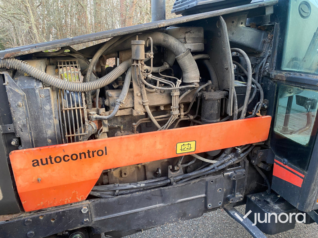 Traktor – Valtra Valmet 800 (2001)