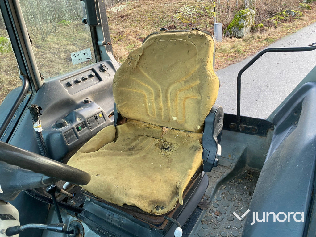 Traktor – Valtra Valmet 800 (2001)